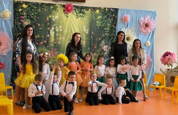 Пролетен празник "С букетче за мама!" - ДГ Слънце - Златица
